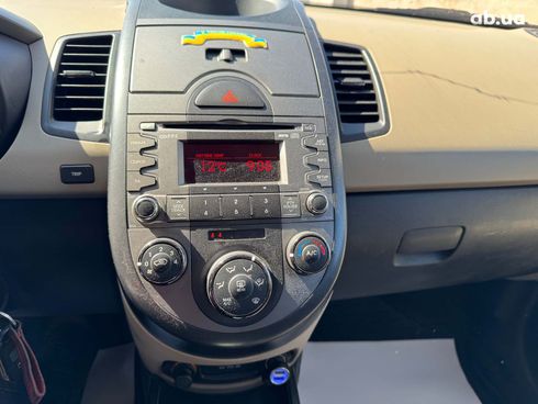 Kia Soul 2010 бежевый - фото 16