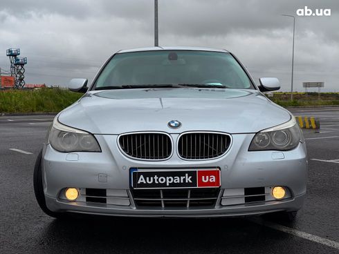 BMW 5 серия 2005 серый - фото 2