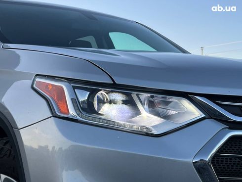 Chevrolet Traverse 2017 серый - фото 13