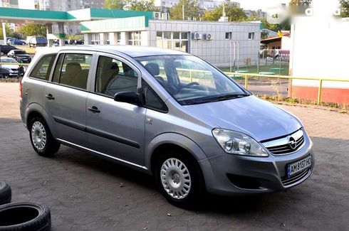 Opel Zafira 2009 - фото 29