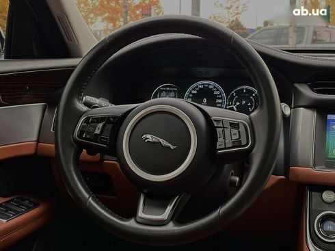 Jaguar XF 2016 - фото 24