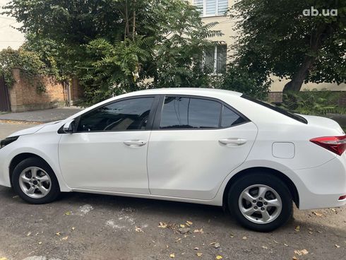 Toyota Corolla 2015 белый - фото 18