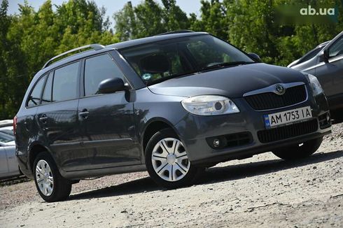 Skoda Fabia 2009 - фото 2
