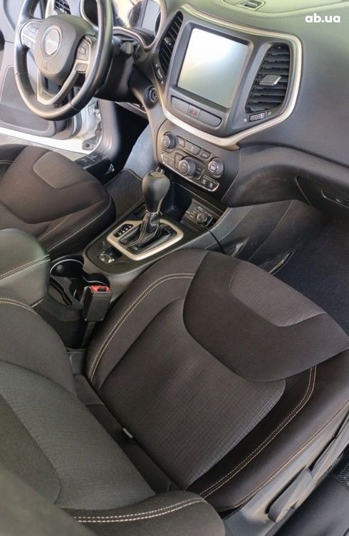 Jeep Cherokee 2015 белый - фото 13
