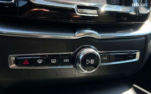 Volvo XC60 2020 - фото 18