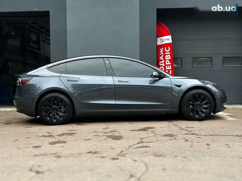 Tesla Model 3 2022 - фото 11