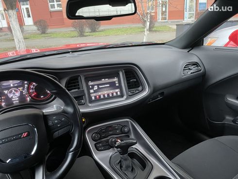 Dodge Challenger 2019 красный - фото 6