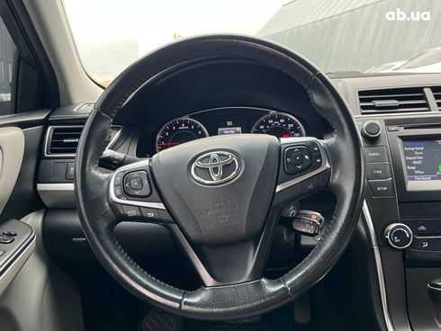 Toyota Camry 2016 серый - фото 9