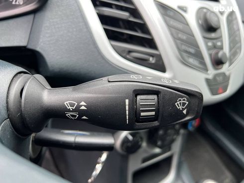 Ford Fiesta 2012 белый - фото 25