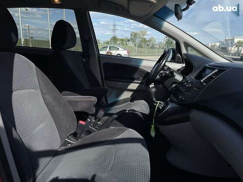 Mitsubishi Grandis 2005 - фото 21