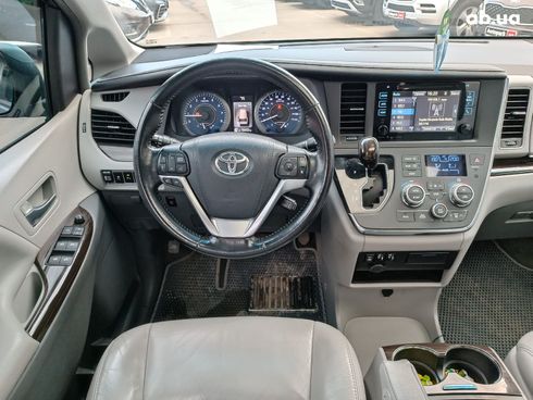 Toyota Sienna 2016 серый - фото 31