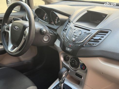 Ford Fiesta 2019 серый - фото 30