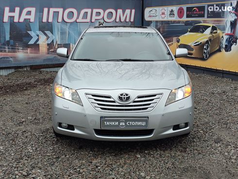 Toyota Camry 2006 серебристый - фото 2