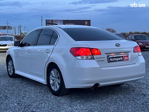 Subaru Legacy 2010 белый - фото 4