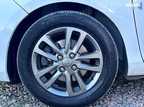 Toyota Yaris 2012 - фото 10