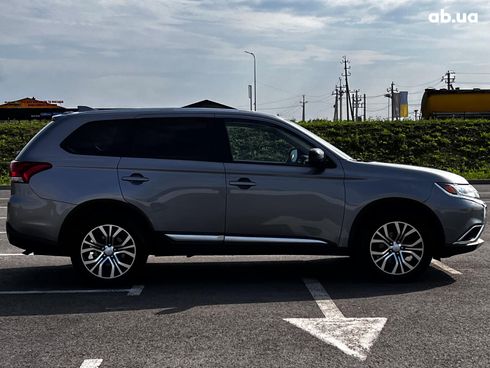 Mitsubishi Outlander 2017 серый - фото 4