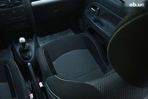 Renault Clio 2010 - фото 29