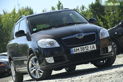Skoda Fabia 2009 - фото 2