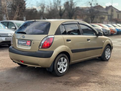 Kia Rio 2008 бежевый - фото 13