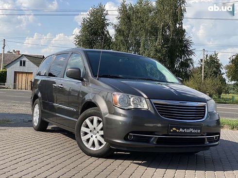 Chrysler town&country 2016 - фото 9