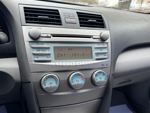 Toyota Camry 2007 серый - фото 24