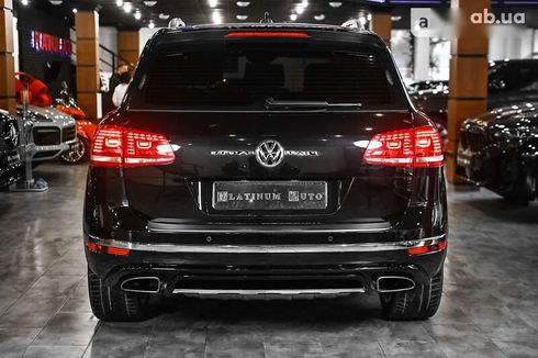 Volkswagen Touareg 2016 - фото 12