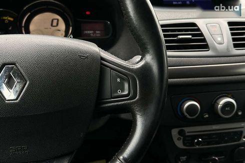 Renault Megane 2015 - фото 12