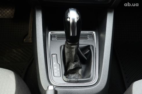 Volkswagen Jetta 2016 белый - фото 19