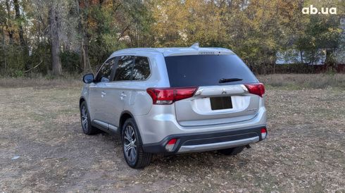 Mitsubishi Outlander 2018 серебристый - фото 5