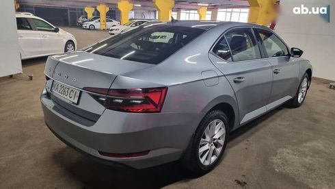 Skoda Superb 2021 - фото 4