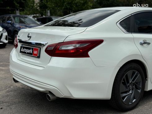 Nissan Altima 2018 белый - фото 13