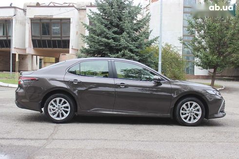 Toyota Camry 2023 - фото 11