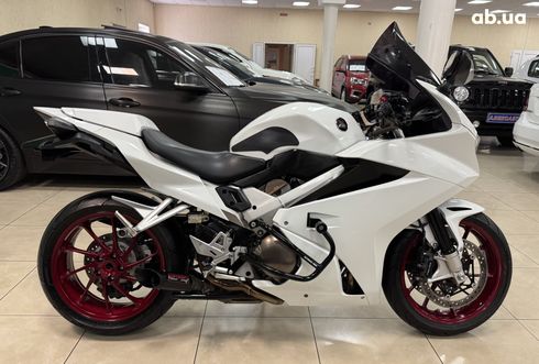 Honda VFR 2014 белый - фото 4