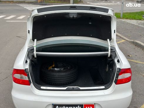 Skoda Superb 2012 белый - фото 17