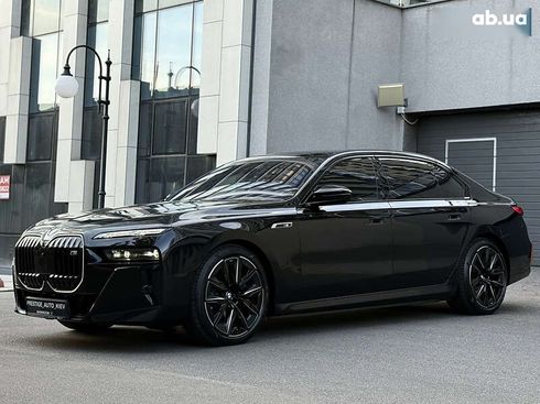 BMW i7 2025 - фото 17