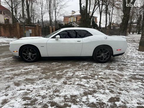 Dodge Challenger 2019 белый - фото 8