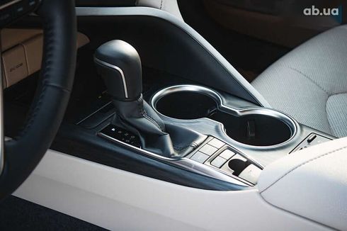 Toyota Camry 2023 - фото 20