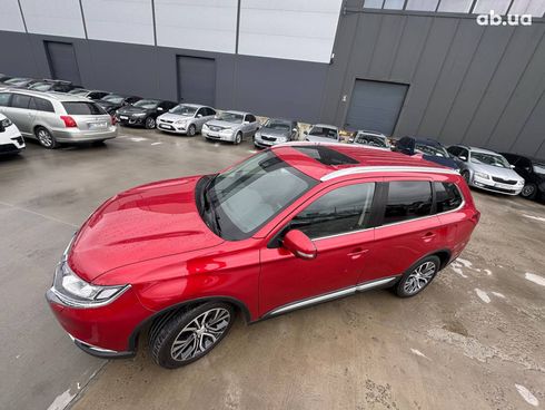 Mitsubishi Outlander 2018 красный - фото 3