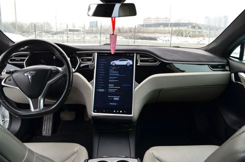 Tesla Model S 2016 белый - фото 11