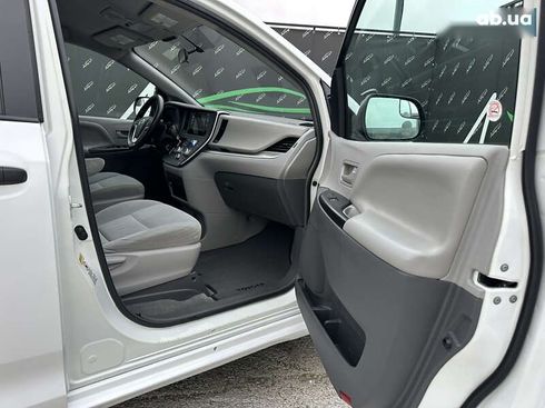 Toyota Sienna 2016 - фото 18