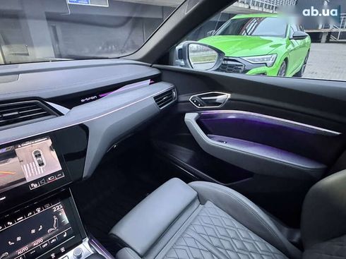 Audi SQ8 e-tron 2023 - фото 9
