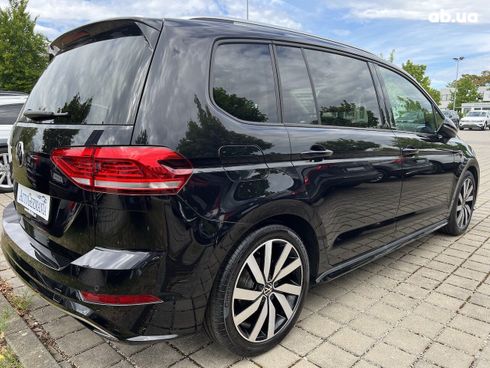 Volkswagen Touran 2022 - фото 25