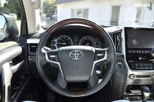 Toyota Land Cruiser 2017 - фото 17