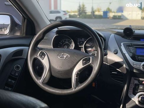 Hyundai Elantra 2011 - фото 17