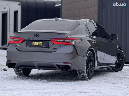 Toyota Camry 2022 - фото 18