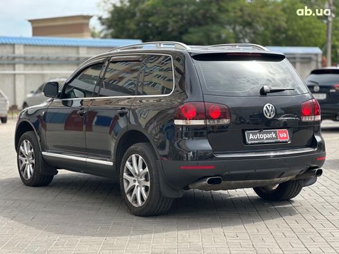 Volkswagen Touareg 2009 черный - фото 6