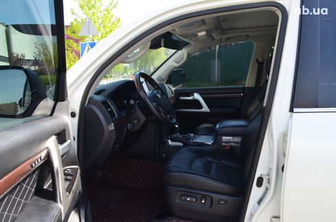 Toyota Land Cruiser 2016 белый - фото 10