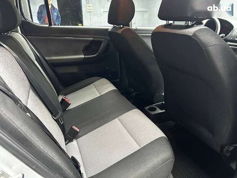 Skoda Fabia 2009 - фото 11