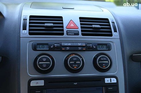 Volkswagen Touran 2009 - фото 24