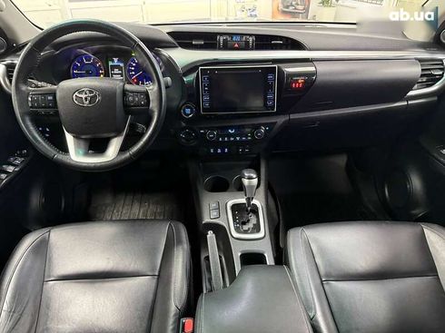 Toyota Hilux 2018 - фото 25